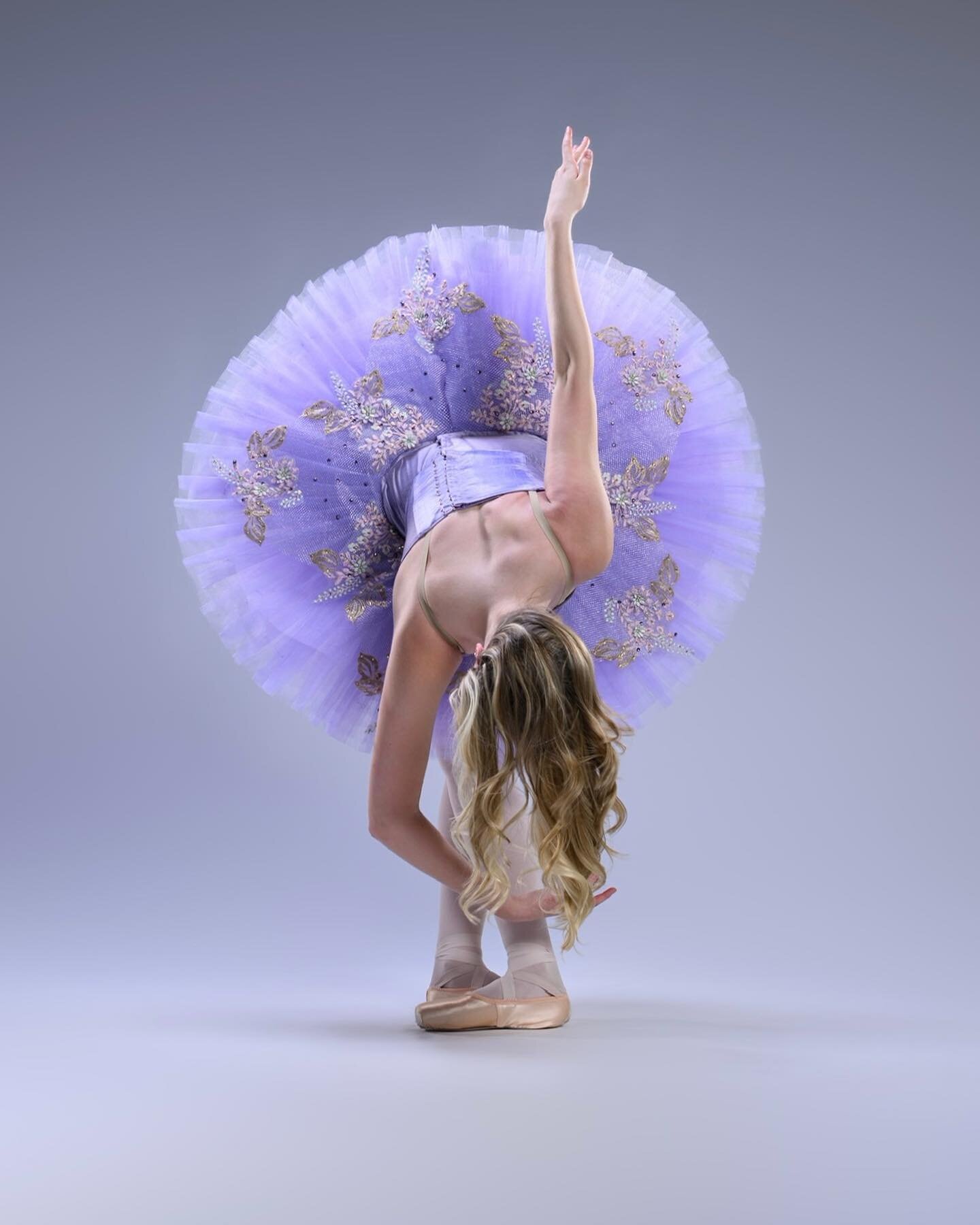 Hope everyone enjoys the wonderful weather today!! ☀️ // feat.  @madison_ava_ave in her beautiful tutu 😍💜 // 2023 
_________________________________________
#candidlycreated #franciscoestevezphotography #photoshoot #balletdancer #photography #balle