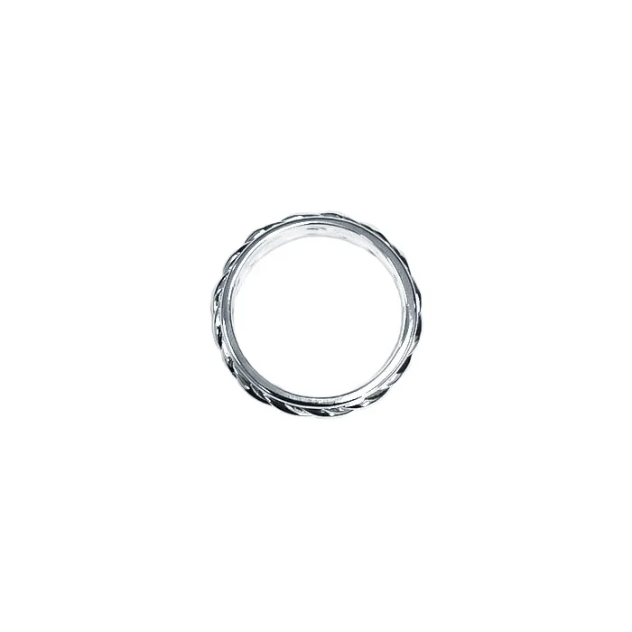 woman wedding band gold rope