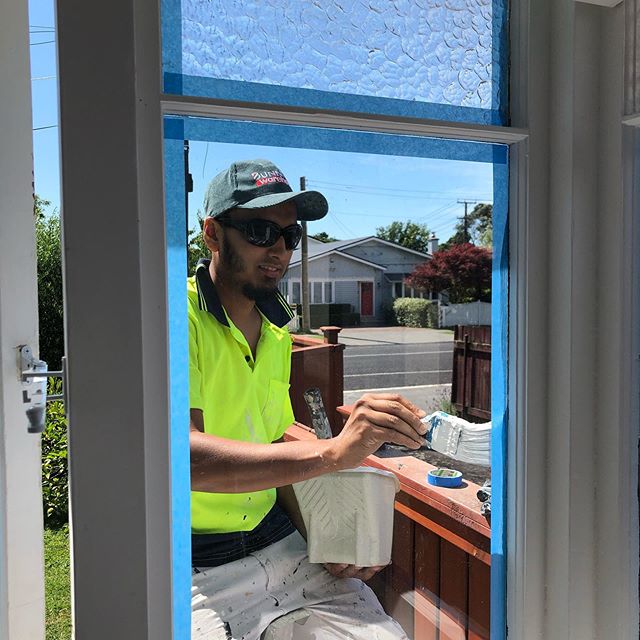 Few of the lads enjoying working in the summer head today 🏡☀️
.
.
#summerpainting #housepaintersauckland #thepinkpainter