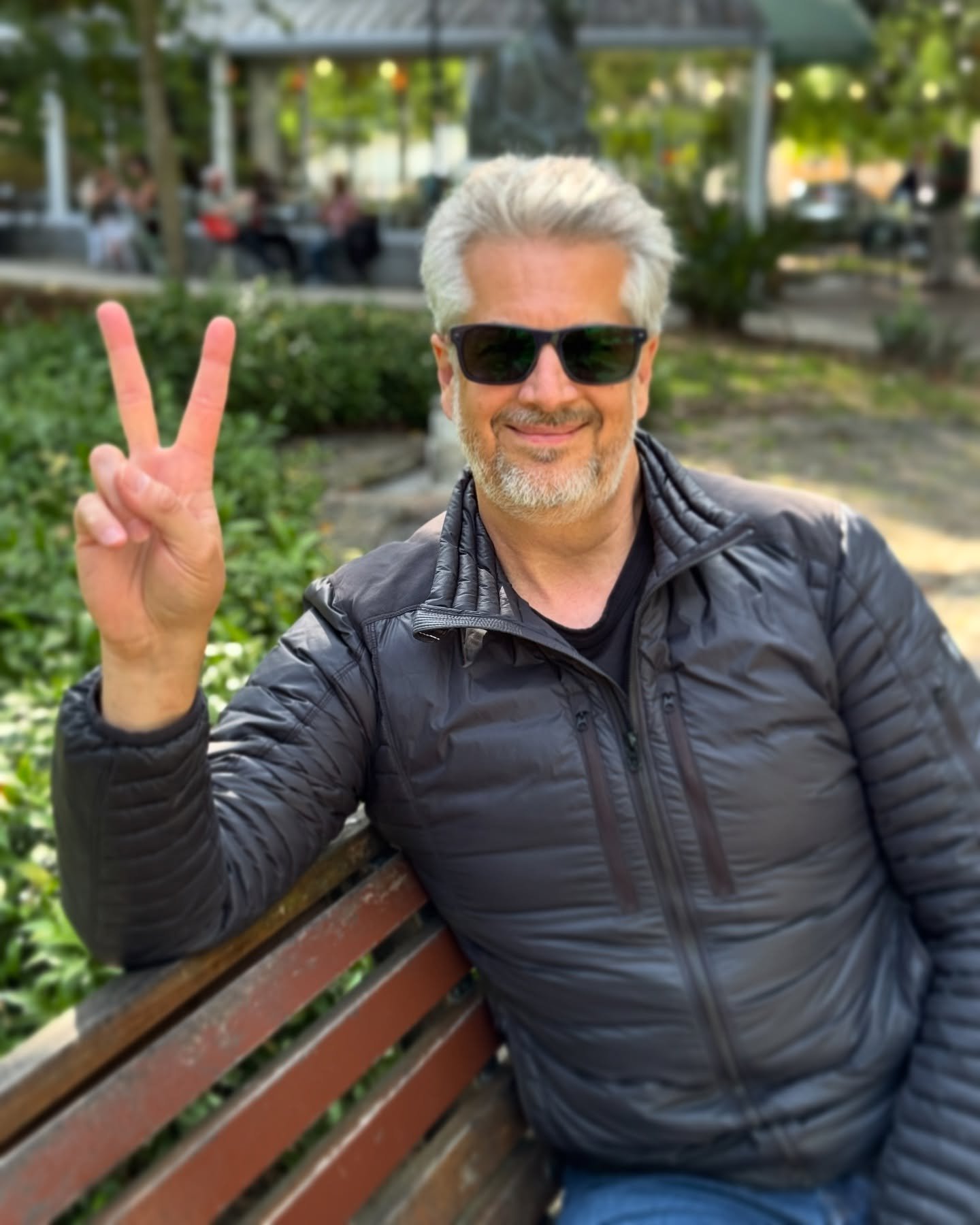 Morning boys and girls!

Spent yesterday getting Mom @julianadarling1 ready for her big trip to Cape Town - then came to one of @bonniempiesse  and my favorite parks in Lisbon before heading out to dinner. 

I have such deep love for Lisbon. Perhaps 