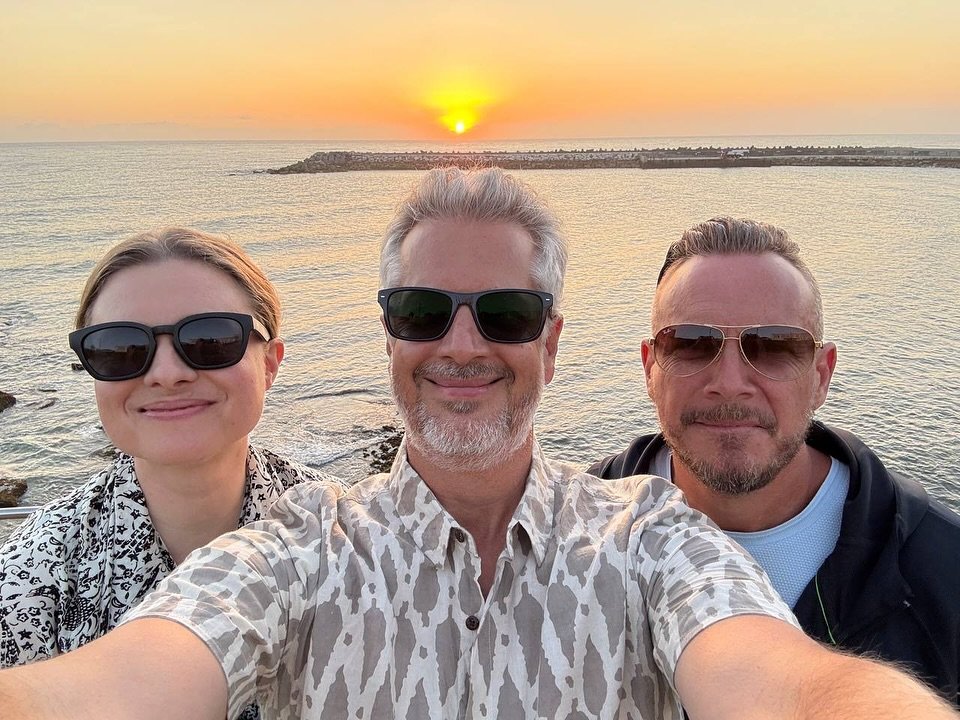 @bonniempiesse and I had the pleasure of spending some quality time with Mr. @richard.grannon in Portugal the last few weeks. 

Deep conversations, long walks, cosmic ruminating, gym time, podcast recordings, freezing cold ocean dips and LOTS of curs