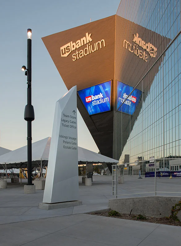 selbert-perkins-us-bank-stadium-wayfinding-pylon-1-1.jpg