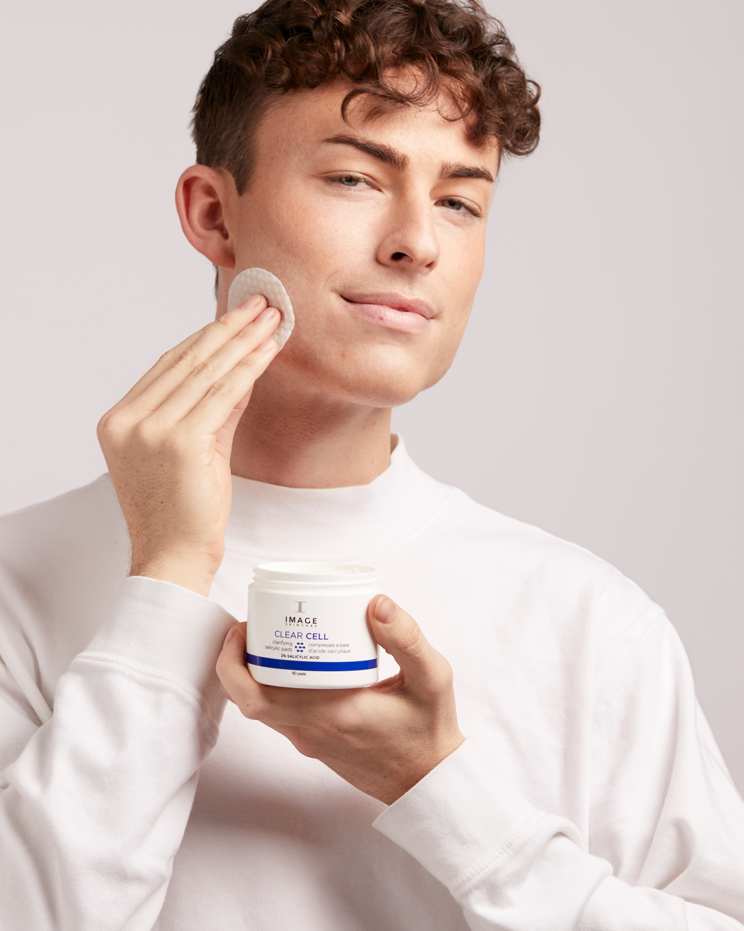 CLEAR CELL Salicylic Clarifying Pads - Lifestyle_Male