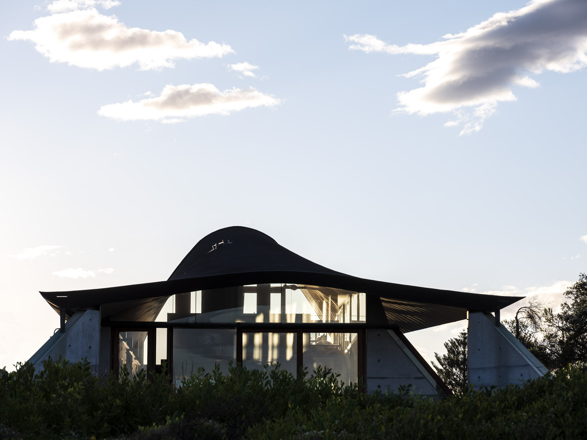 Basin Beach House by Peter Stutchbury Architects and Belinda Koopman