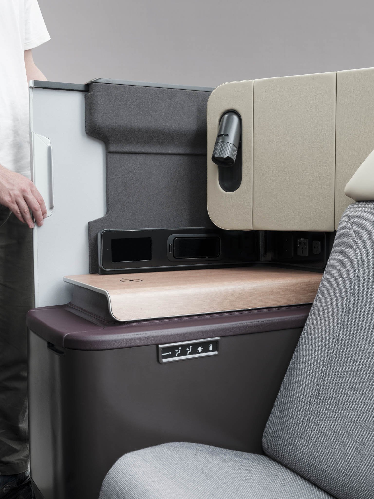 Qantas A350 Business Class Seat by Caon Studio