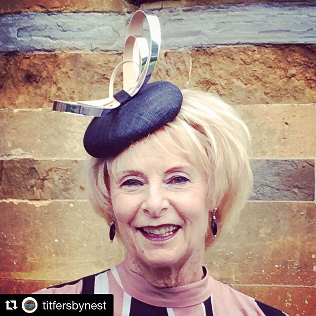 You can&rsquo;t beat the satisfaction of seeing one of your designs in action-thanks to @titfersbynest for this great photo of their very stylish client!

@cheltenhamraces 
#racesfashion #raceshats #hathire #millinery #milliner #weddinghats #sculptur