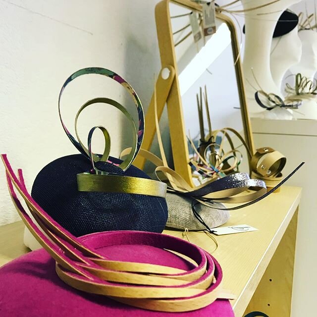 Back to the studio and getting stuck into my plan for January
If there&rsquo;s a wedding in your 2020 diary, don&rsquo;t forget that I also hire out my hats as well as taking commissions

#hathire#wedding2020 #millinerystockport #millinerycheshire #w