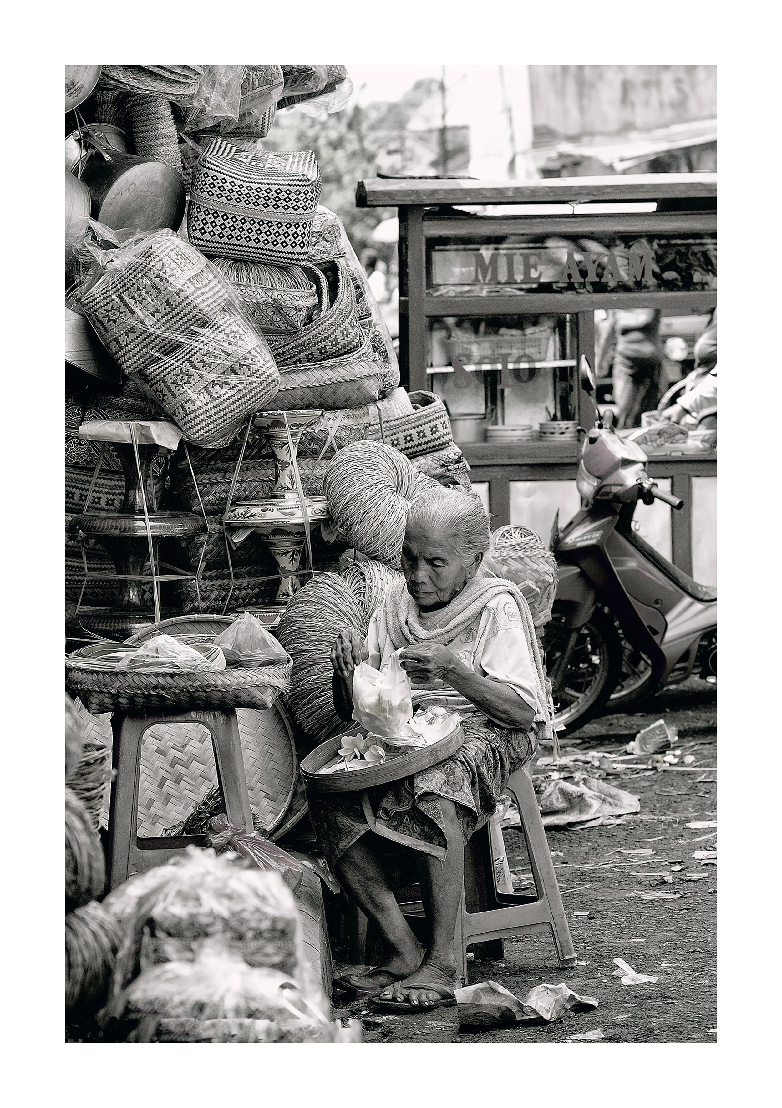 Lady and the Baskets(30 x 45 cm).jpg