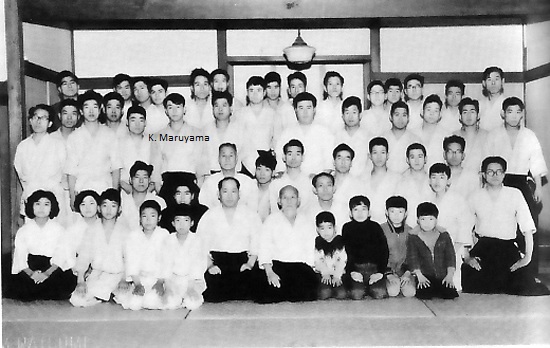 Koretoshi Maruyama Sensei in a group photo with O Sensei