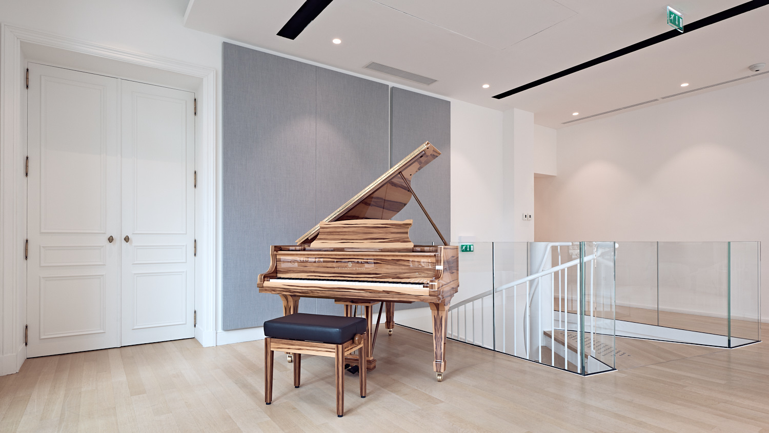 Showroom Steinway & Sons