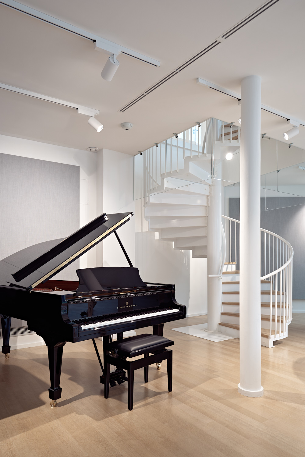 Showroom Steinway & Sons