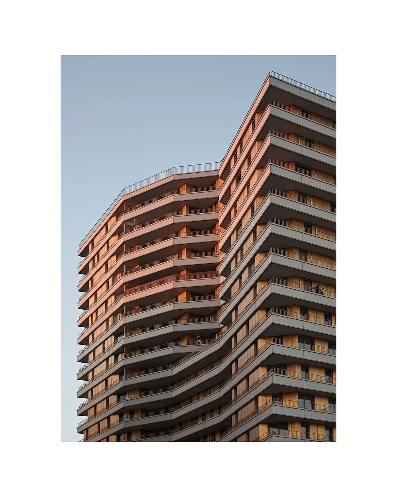 Gold &bull; Chapelle International &bull; Paris &bull; FR
.
Architects : Ignacio Prego architectures
@ignacioprego_architectures 
.
Linkcity / Bouygues Bâtiment IDF
@bouygues_batiment_idf 
.
.
&copy;Epaillard+Machado
.
.
.
.
.
.
.
.
.
.
.
.
#gold #i