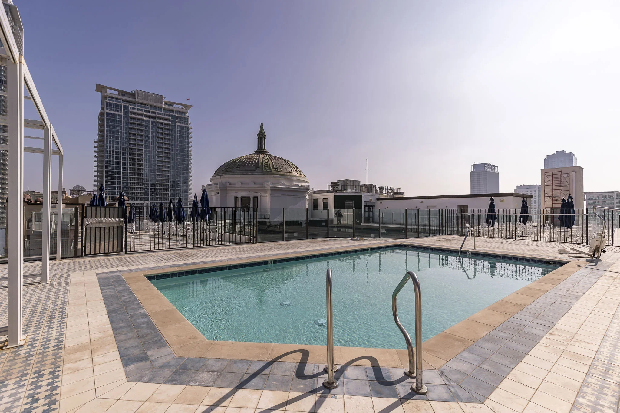  ROOFTOP WITH AUDITORIUM FOR LARGE EVENTS #1: DTLA  DTLA rooftop with auditorium, ideal for brand activations, product launches, corporate events, filming & photo.