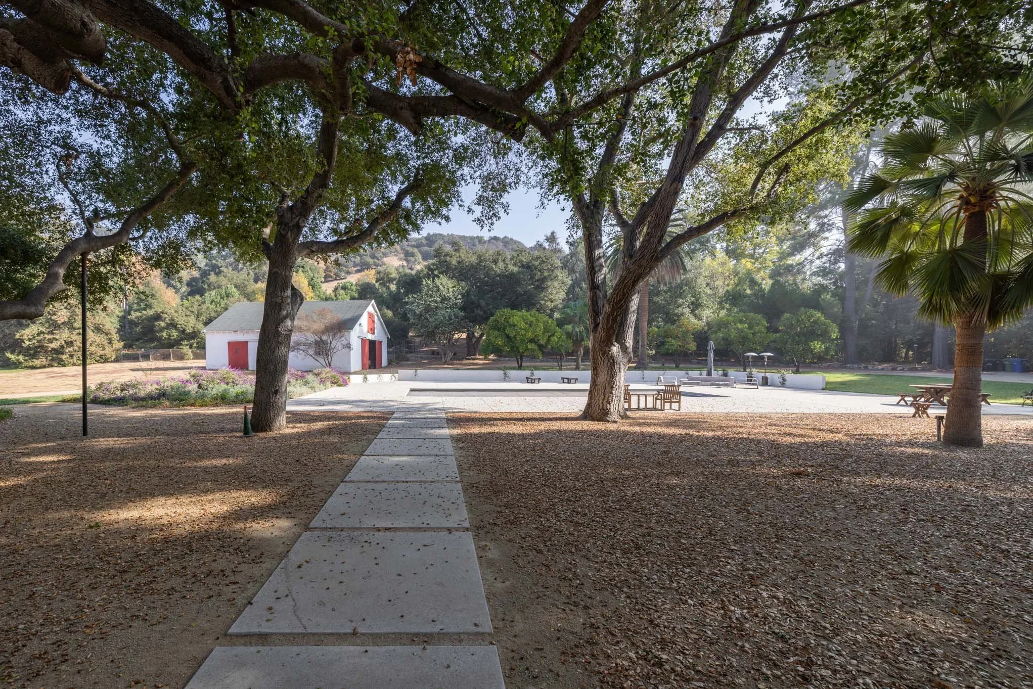  220-ACRE RANCH WITH STABLES FOR CORPORATE EVENTS: Studio City  Studio City 20-acre ranch with stables, ideal for corporate events, filming, photo shoots, tv shows, and commercials.
