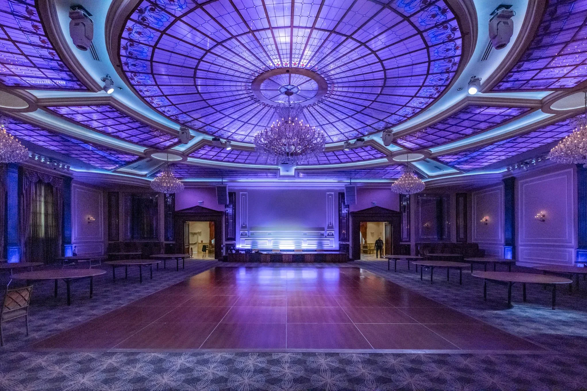  EVENT VENUE #35: Hollywood 

Ballroom Event Compound 1,500 Capacity with Parking