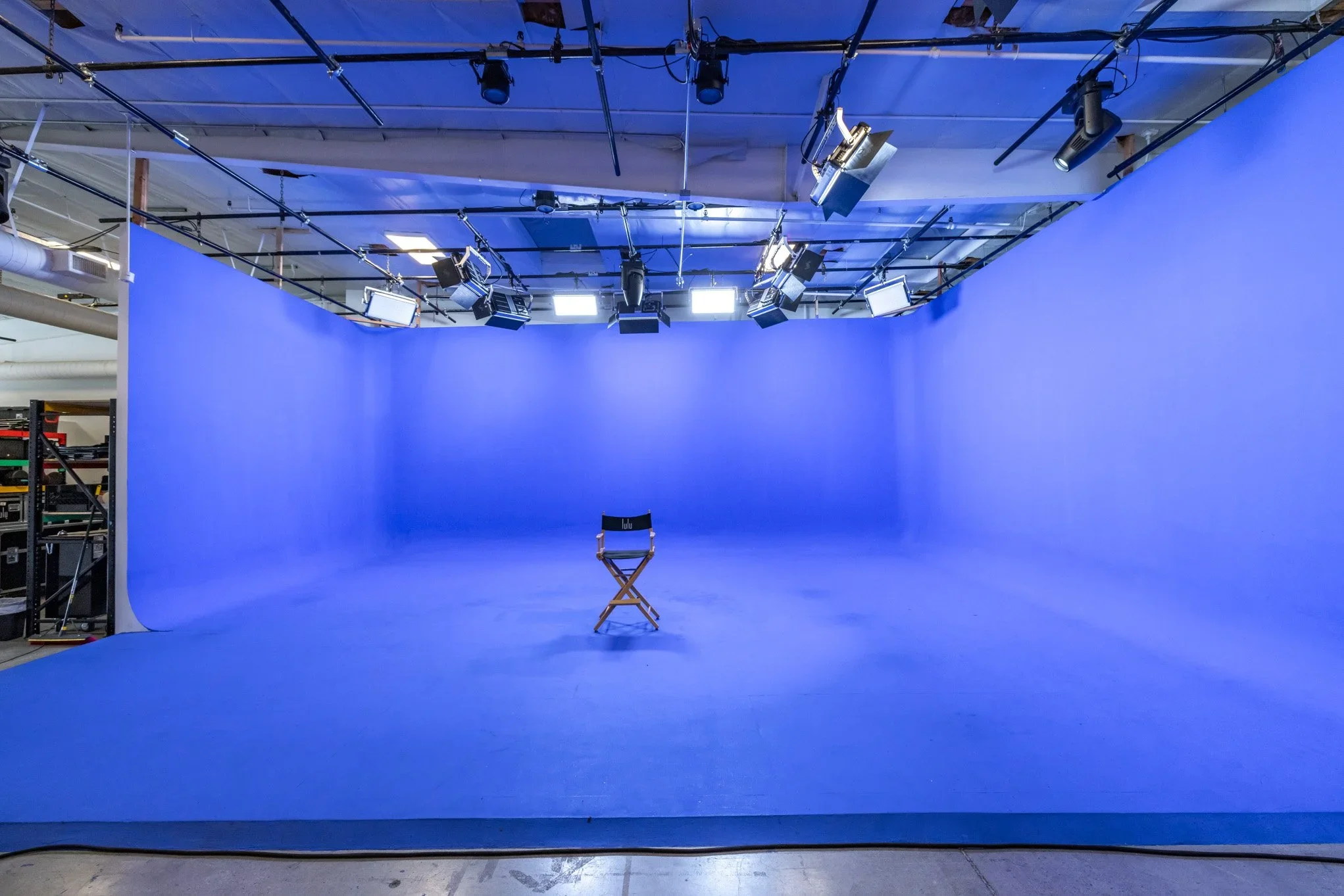  DIGITAL STUDIO WITH CYC-WALL FOR FILMING #10: Boyle Heights  Boyle Heights studio with cyc wall, ideal for product releases, brand activations, product launches, and filming.