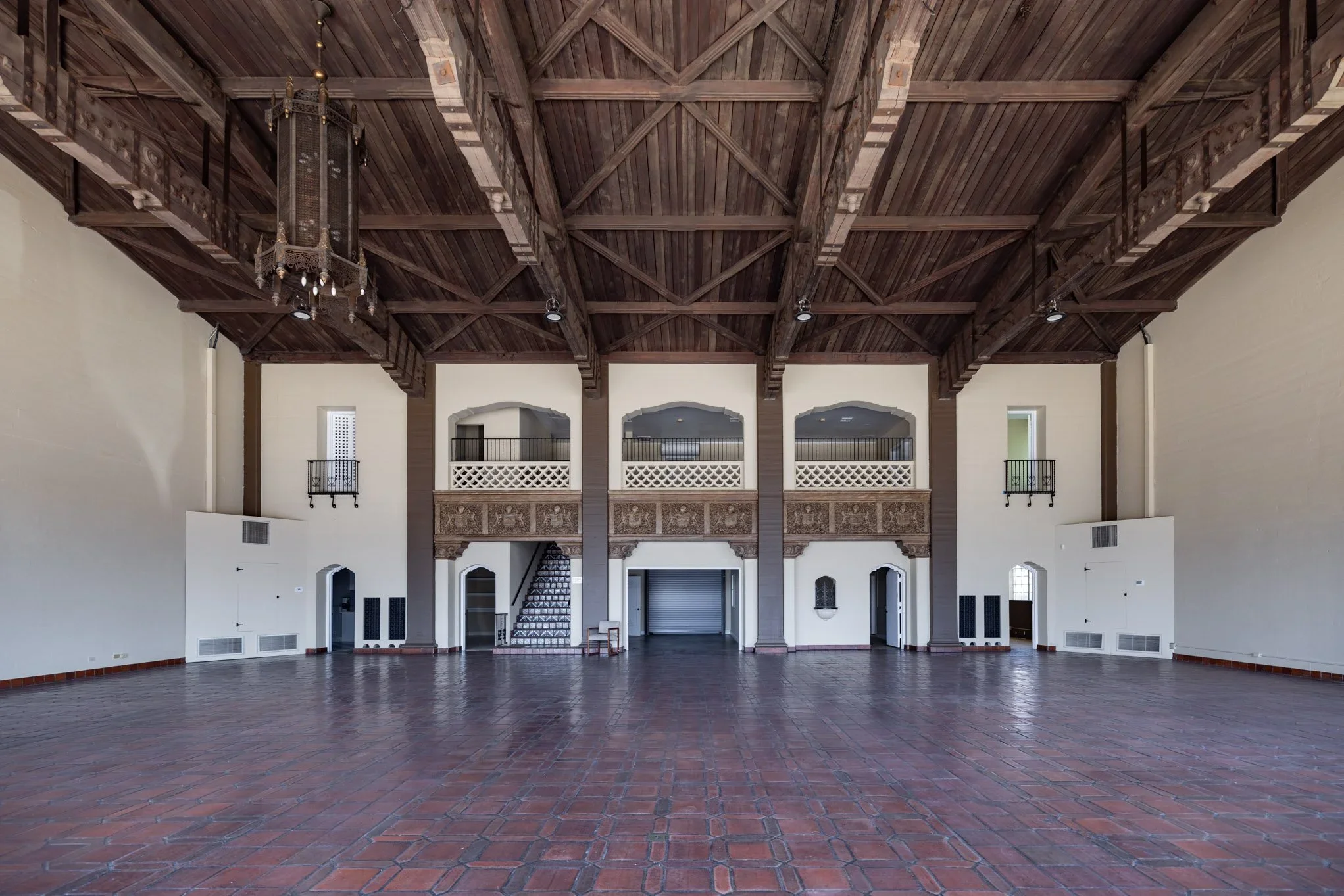  BALLROOM WITH 28-FOOT CEILINGS FOR EVENTS AND FILMING: Pasadena  Pasadena 1927 ballroom with roll-up door access, ideal for events, activations, filming, commercials, and photo shoots.