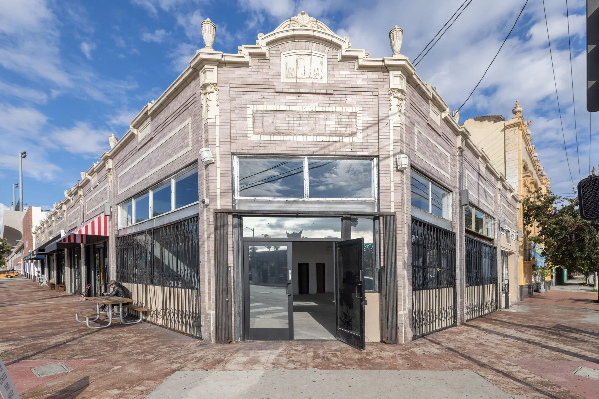 https://buttercupvenues.com/west-hollywood-popup-venue-9000-sf-filming-events