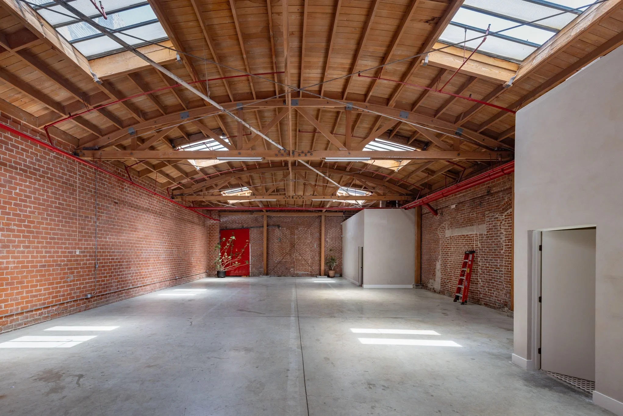  MINIMALIST WAREHOUSE CANVAS FOR FILMING #37: Arts District  Arts District minimalist warehouse canvas, ideal for filming, photo shoots, tv shows, and commercials, with parking.