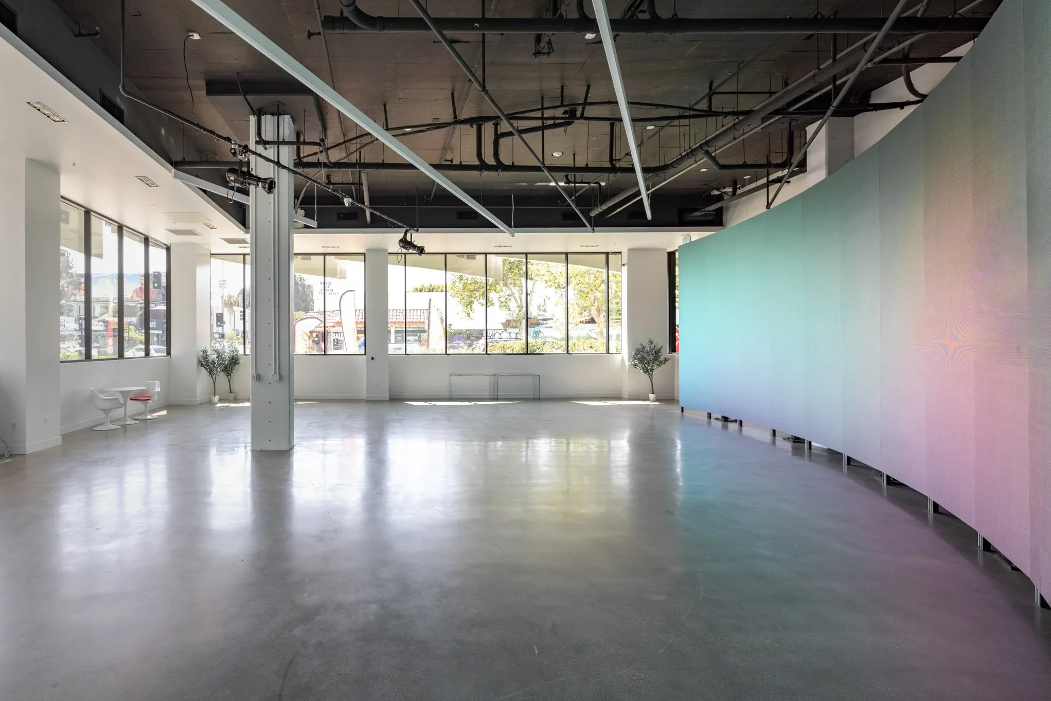  POP-UP STORE FOR PRODUCT LAUNCHES #3: Melrose District  Melrose District pop-up with digital LED screen, ideal for product launches, brand activations, and immersive reveals.