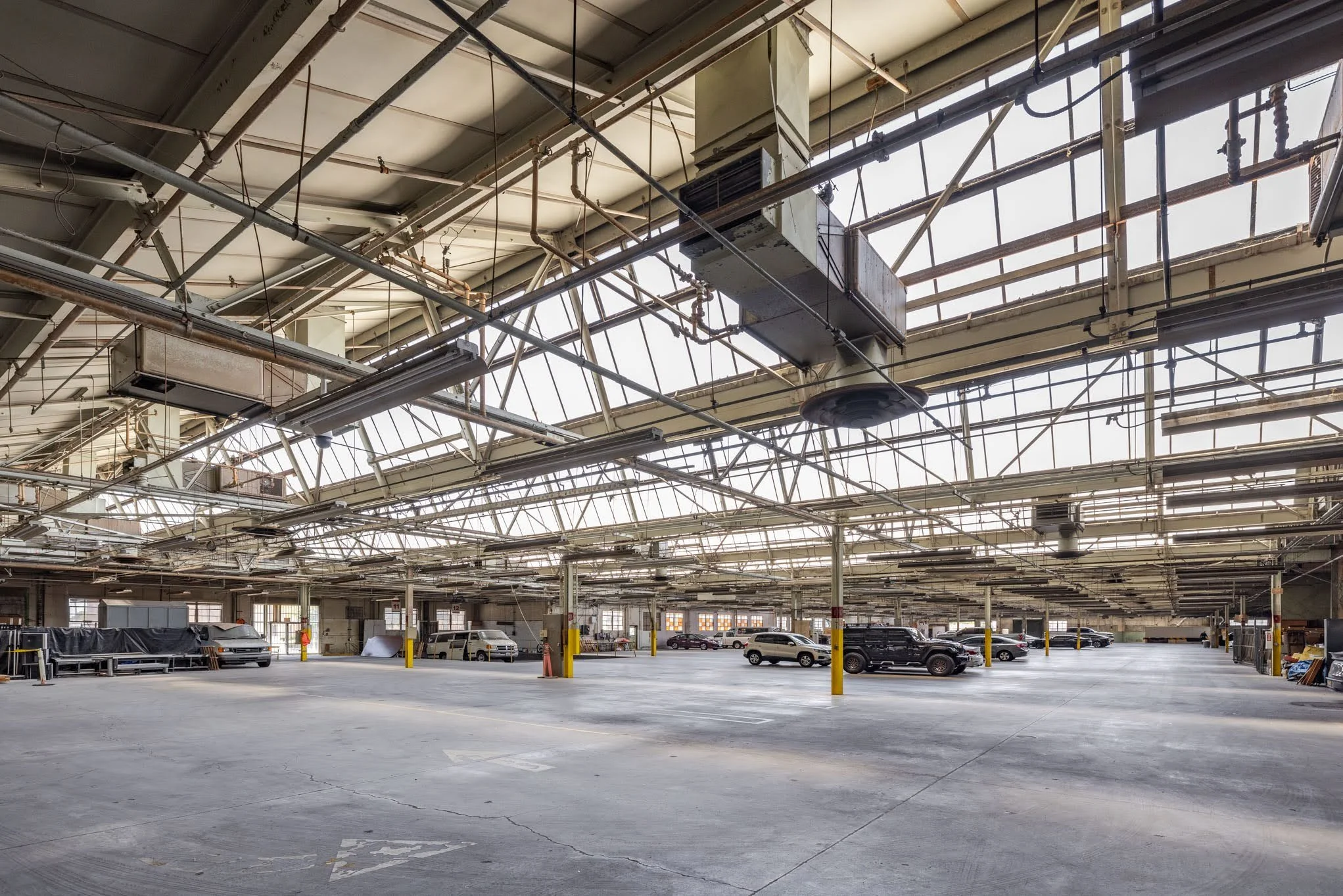  SAWTOOTH-WINDOW WAREHOUSE FOR FILMING #2: South Los Angeles  South Los Angeles clean 43,000 SF warehouse with rare sawtooth windows, ideal for filming, photo shoots, and TV.