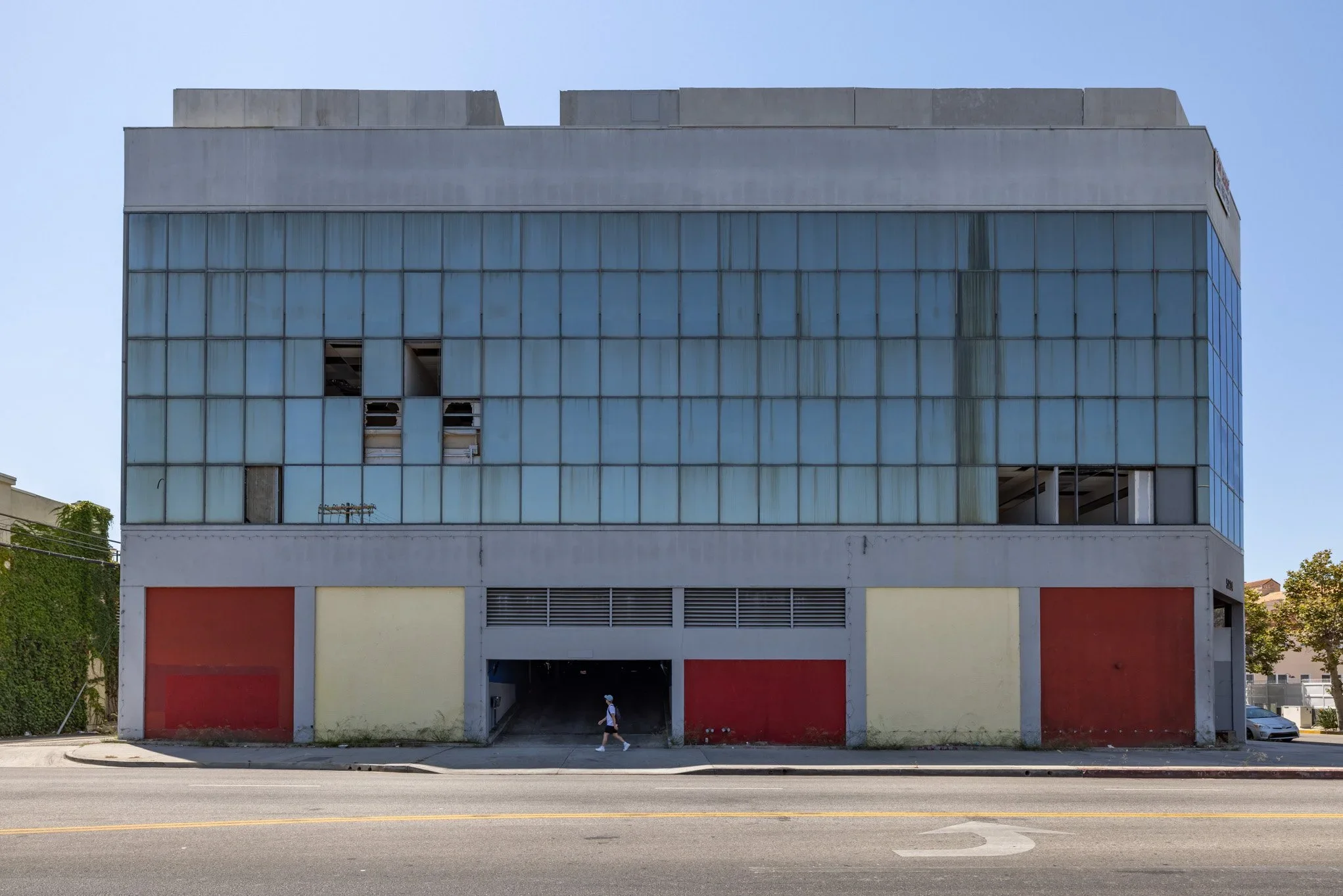  VACANT BUILDING WITH TERRACE FOR CORPORATE EVENTS: Hollywood  Hollywood vacant building with terrace, ideal ideal for feature films, filming, photo shoots, tv shows, and commercials.