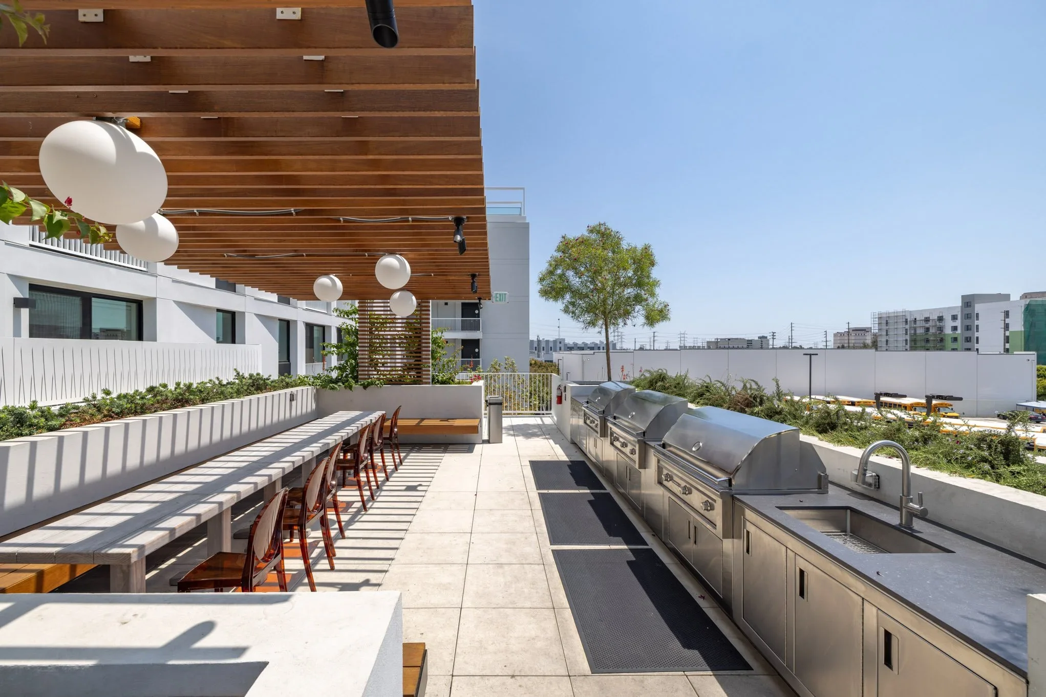  STOREFRONT BUILDING WITH ROOFTOP FOR PRODUCT LAUNCHES: Chinatown  Chinatown retail building with rooftop, ideal for product launches, brand activations, and corporate events.