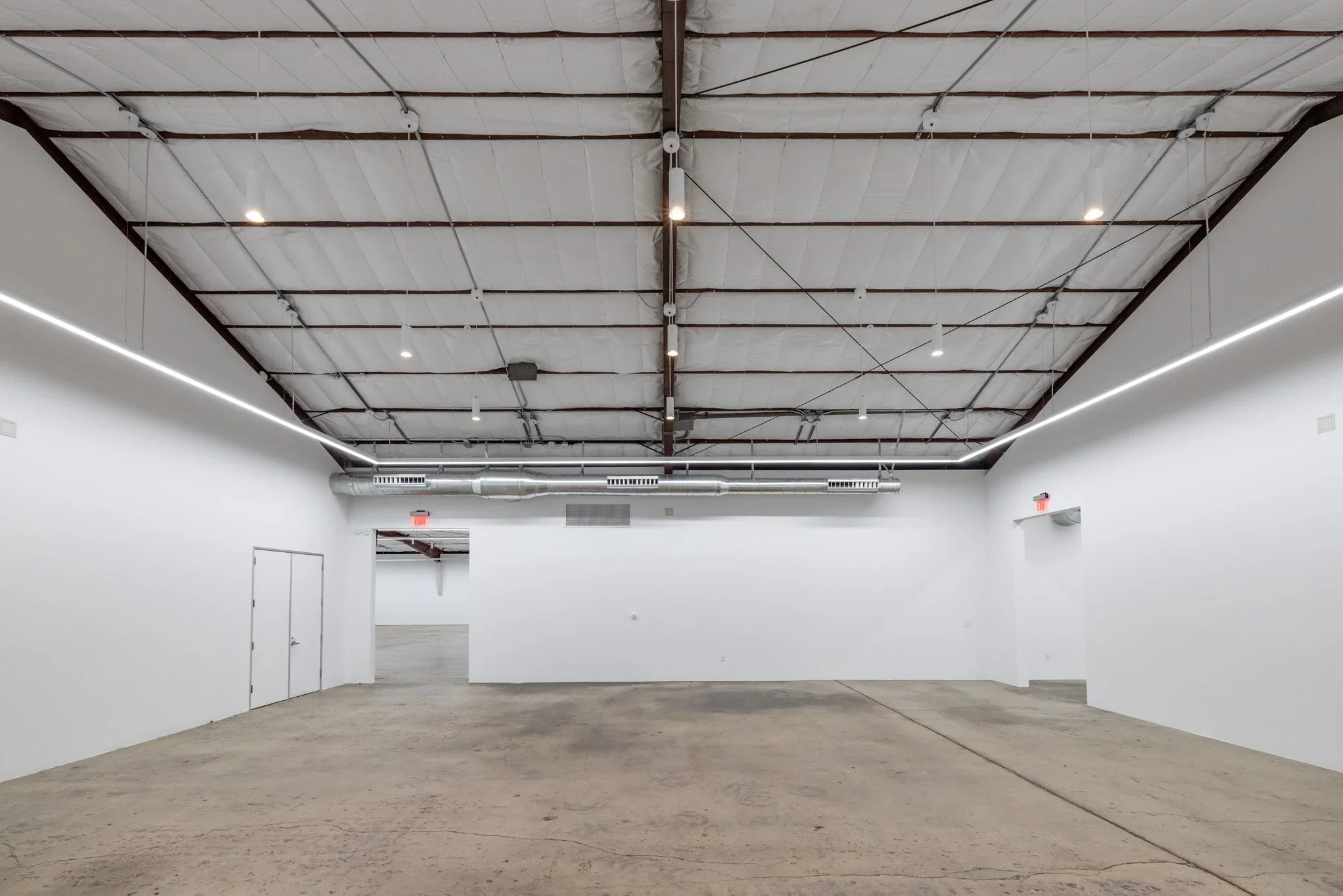  WHITE-BOX GALLERY FOR BRAND ACTIVATIONS #2: Atwater Adjacent  Atwater Adjacent white box gallery, ideal for brand activations, product launches, corporate events, and filming.