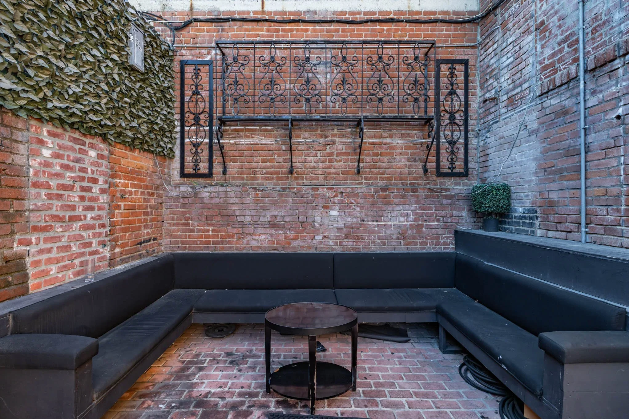  NIGHTCLUB WITH FULL BAR FOR MUSIC VIDEOS AND TV #1: East Hollywood  East Hollywood 5,000 SF nightclub with off-site parking and HVAC, ideal for music videos, tv shows, feature films, commercials, and brand activations.