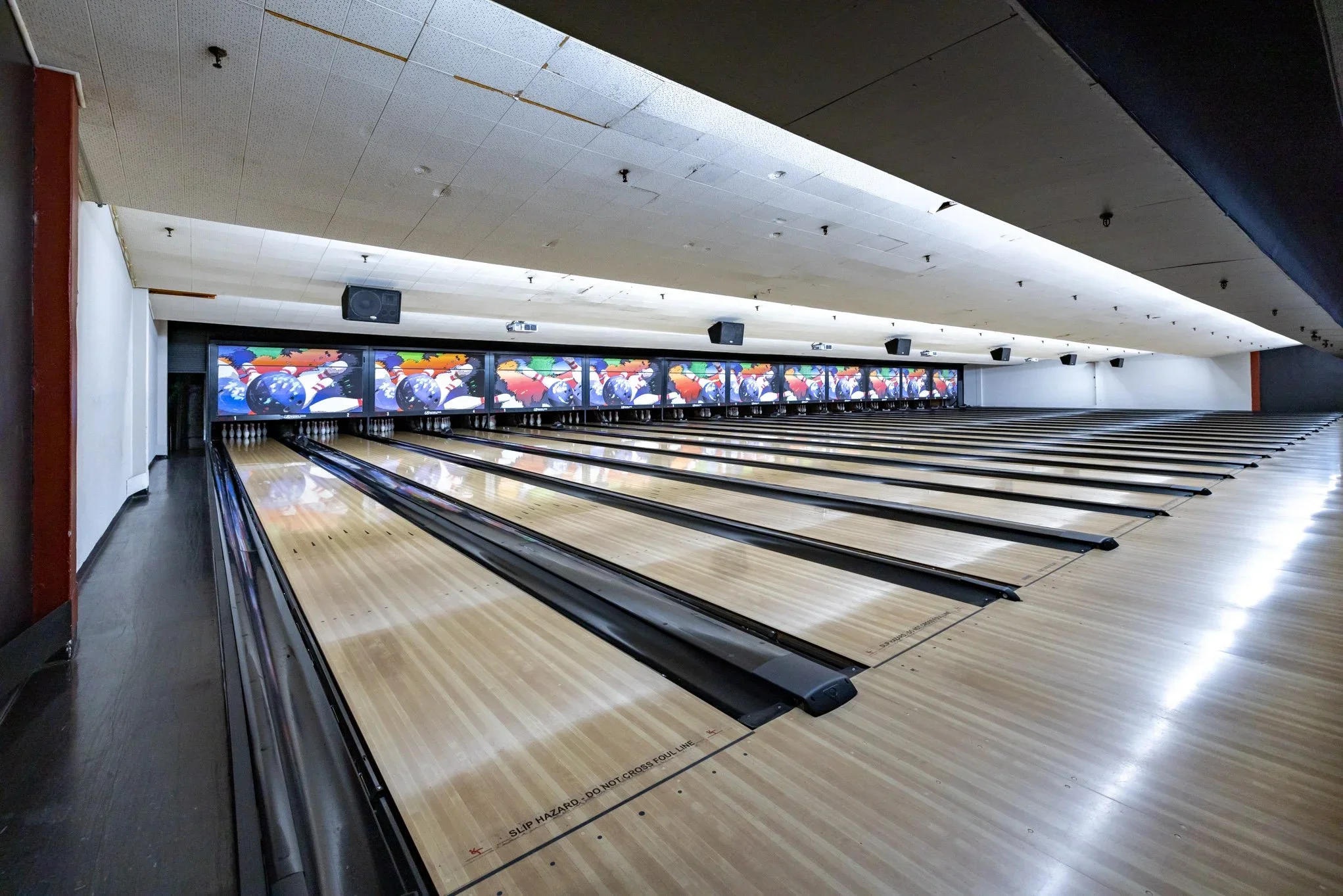  BOWLING ALLEY & DINER FOR IMMERSIVE EXPERIENCES: Huntington Park  Huntington Park bowling alley & diner, ideal for immersive experiences, brand activations, and product launches.
