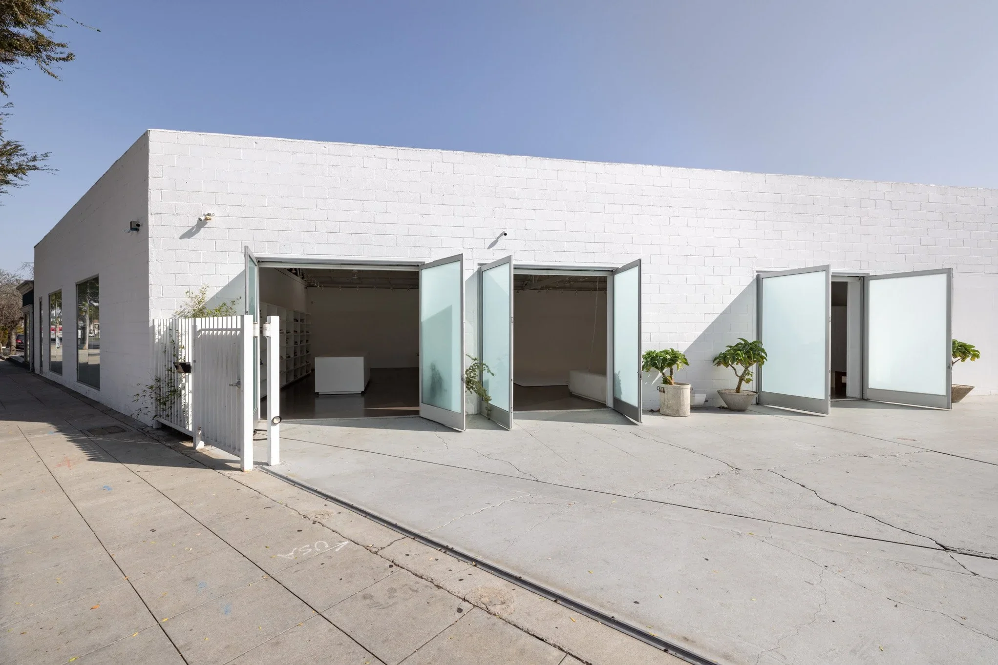  STUDIO POP-UP SHOP FOR INFLUENCER EVENTS #48: West Hollywood  West Hollywood studio venue with a cyclorama, ideal for influencer events and immersive experiences, with parking.