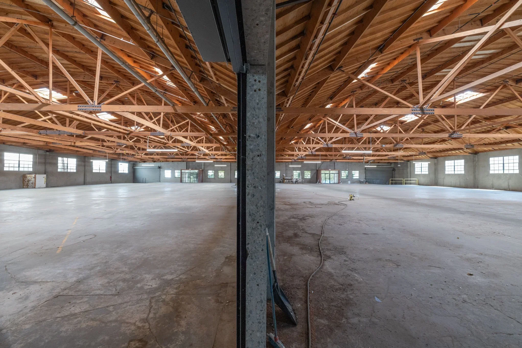  WAREHOUSE WITH BOW-TRUSS FOR FILMING #1: Baldwin Hills  Baldwin Hills warehouse with bow truss, ideal for filming, brand activations, and product launches.