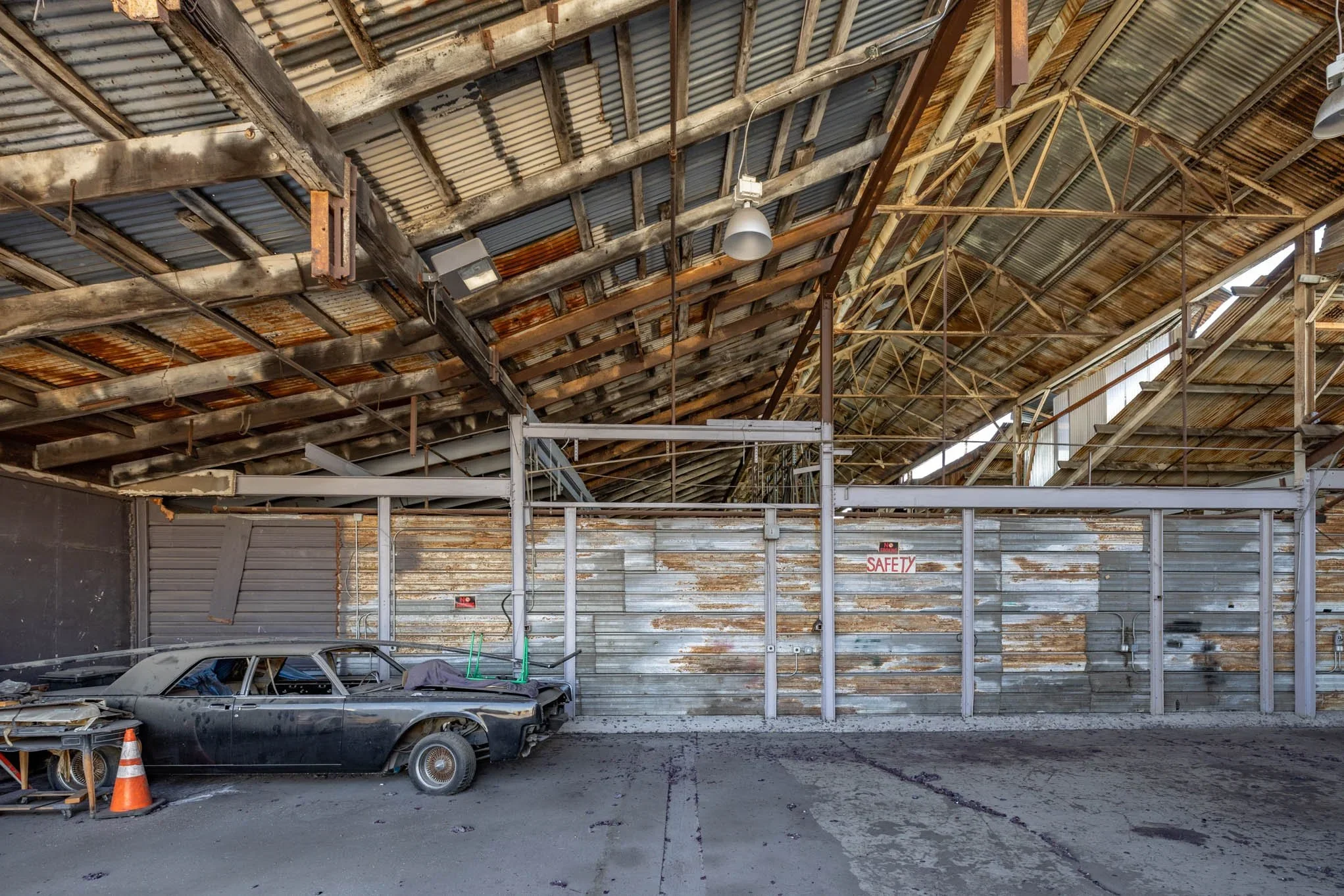  INDUSTRIAL WAREHOUSE FOR COMMERCIALS #3: Vernon  Vernon industrial, ideal for commercials, filming, photo shoots, tv shows, feature films, and content, with parking.