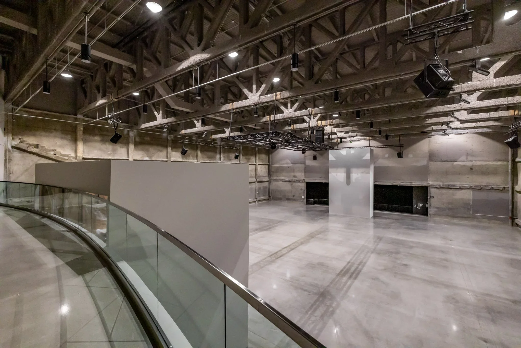  TEMPLE-SCALE MUSEUM FOR GALAS AND ACTIVATIONS: Mid Wilshire  Mid Wilshire museum with a 13,610 SF hall and gated parking, ideal for galas, brand activations, and launches.