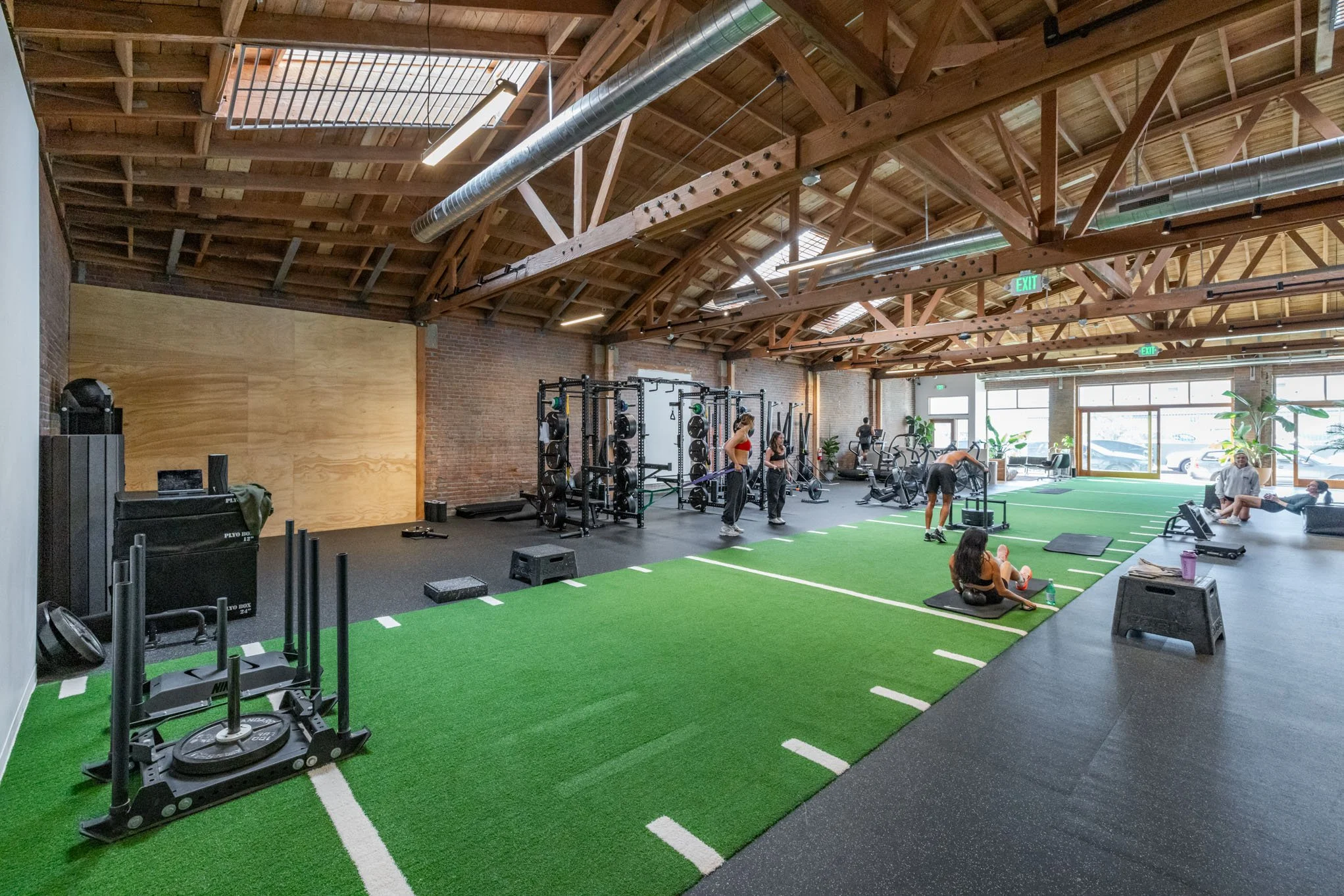  GYM #9: East Hollywood 
East Hollywood Gym for Filming & Events