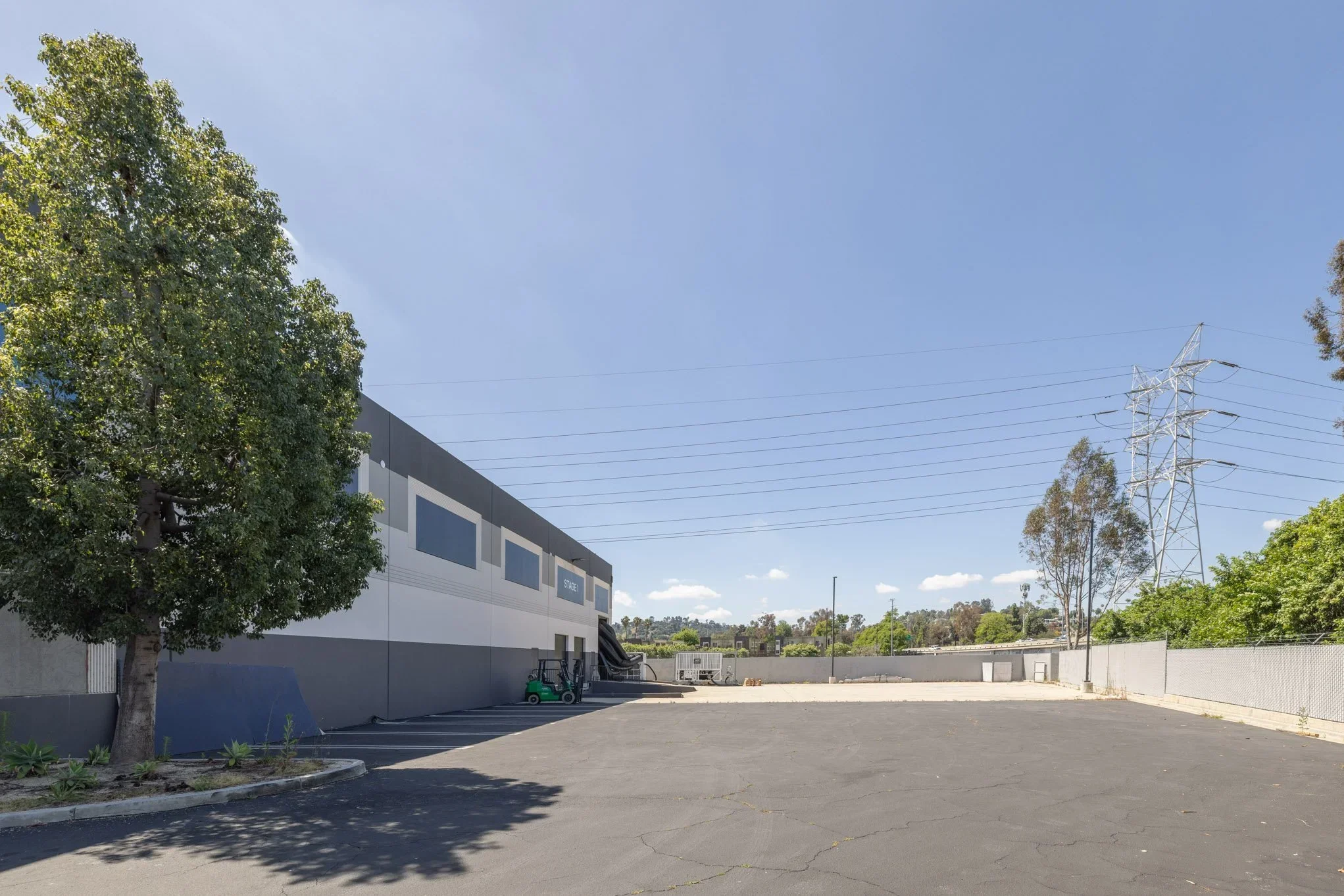  ATWATER STAGE LOT FOR PARKING AND FILMING #11: Atwater Village  Atwater Village sound stage lot, ideal for parking, basecamp, filming, commercials, and photo shoots.