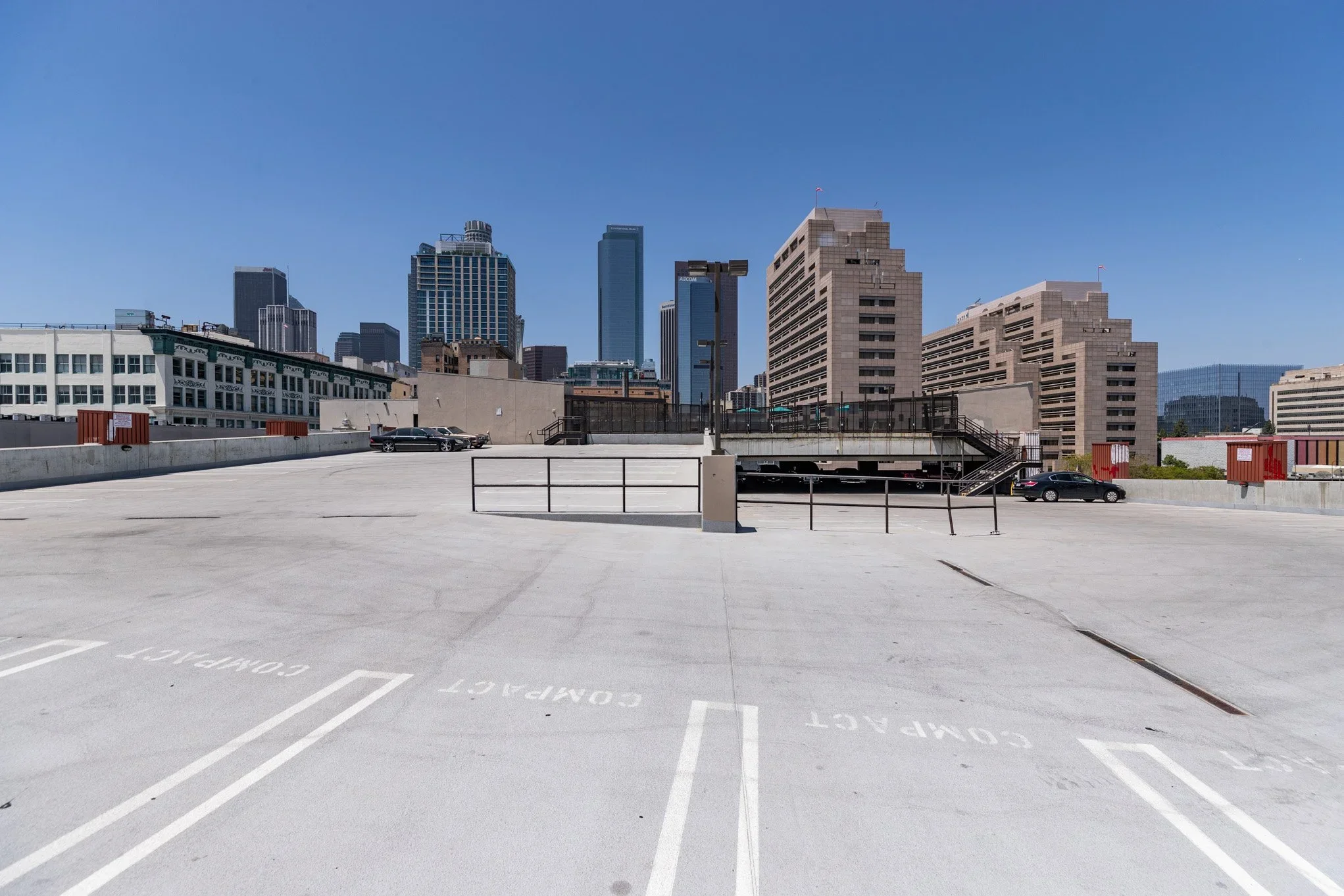  ROOFTOP WITH ROOFTOP-POOL FOR PRODUCT LAUNCHES: DTLA  DTLA rooftop with rooftop pool, ideal for product launches, brand activations, corporate events, and filming.