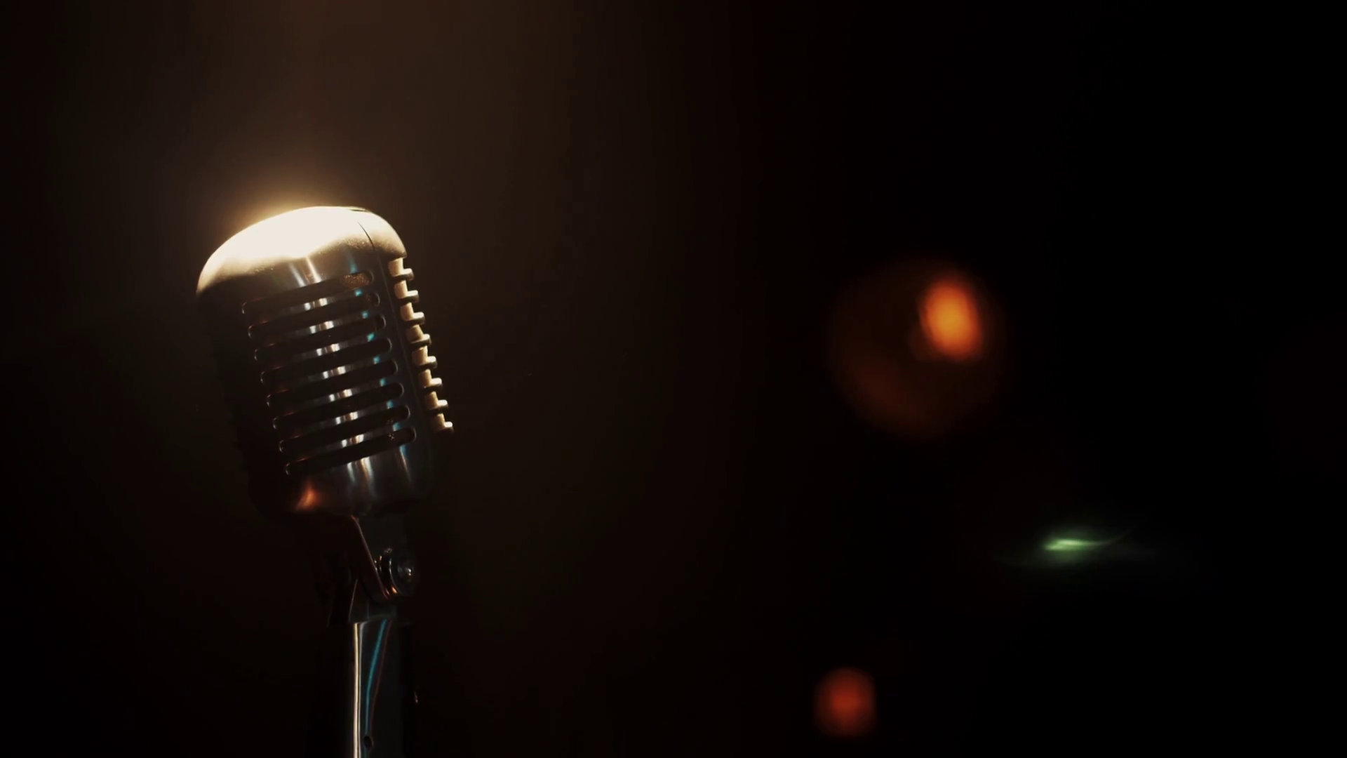 view-of-concert-vintage-microphone-stay-on-stage-in-empty-bar-under-spotlight-zoom-in_haq-xx-o_thumbnail-full01.png