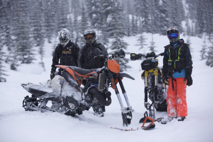 Helmut, Kevin with his CR500 YETI 129SMX and Jimmy