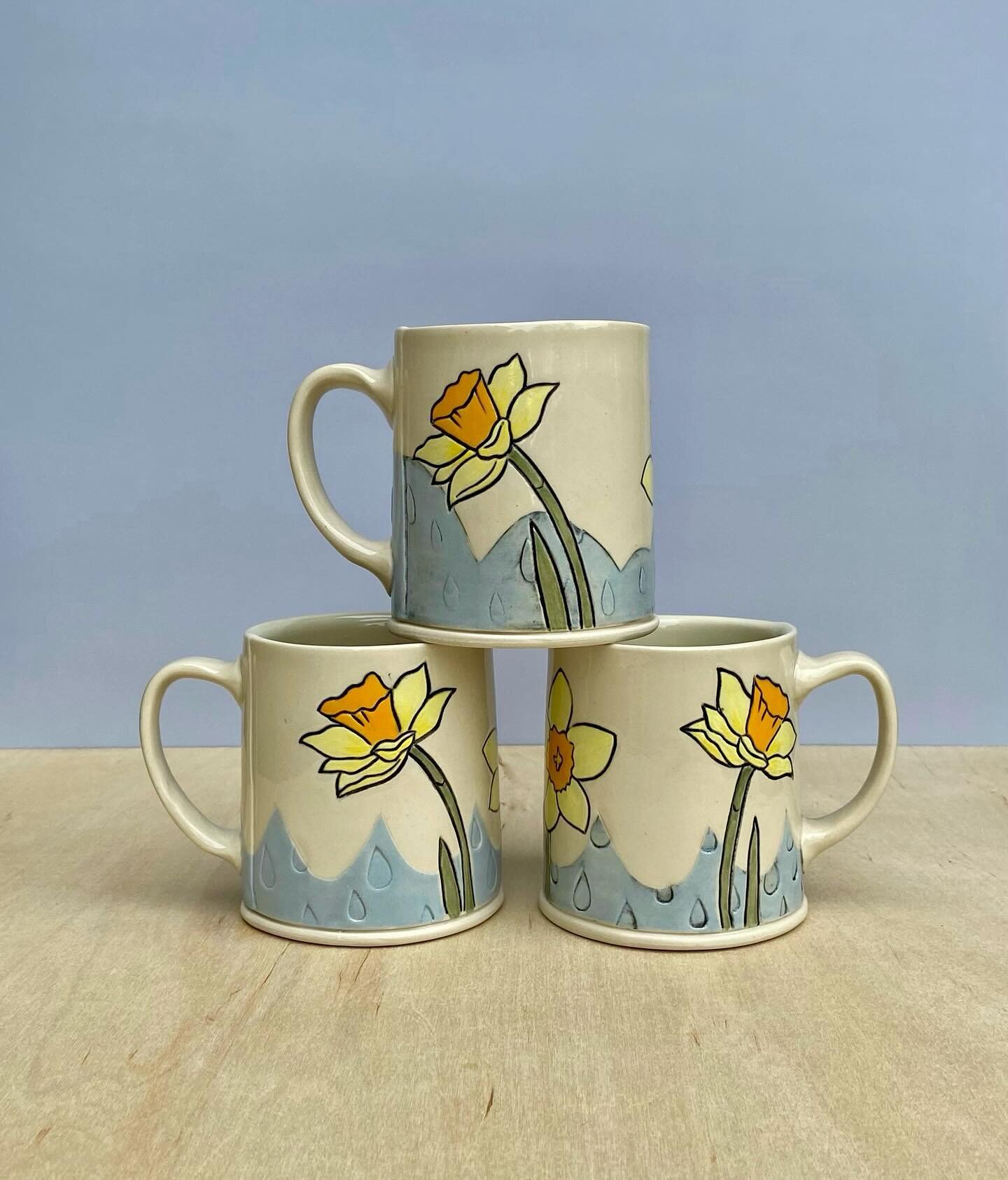 These daffodil mugs are available @shopcheekwood now! I&rsquo;m so excited to have work in such a lovely place. All my visits to Cheekwood have been wonderful and I highly recommend visiting when you can. 
.
.
.
.
.
.
.
.
#shoplocal #handmade #handma