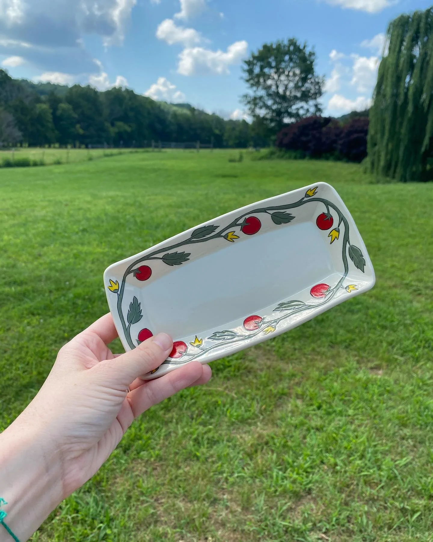 I&rsquo;ll be at Tomato Art Fest tomorrow morning! 
The festival is open from 9-7. 
I&rsquo;m so excited to bring you all my tomato pots!!! 
My booth is number 337 on Woodland Street across from 5 Points Pizza. 🍅
.
.
.
.
.
.
#slabpottery #handmade #