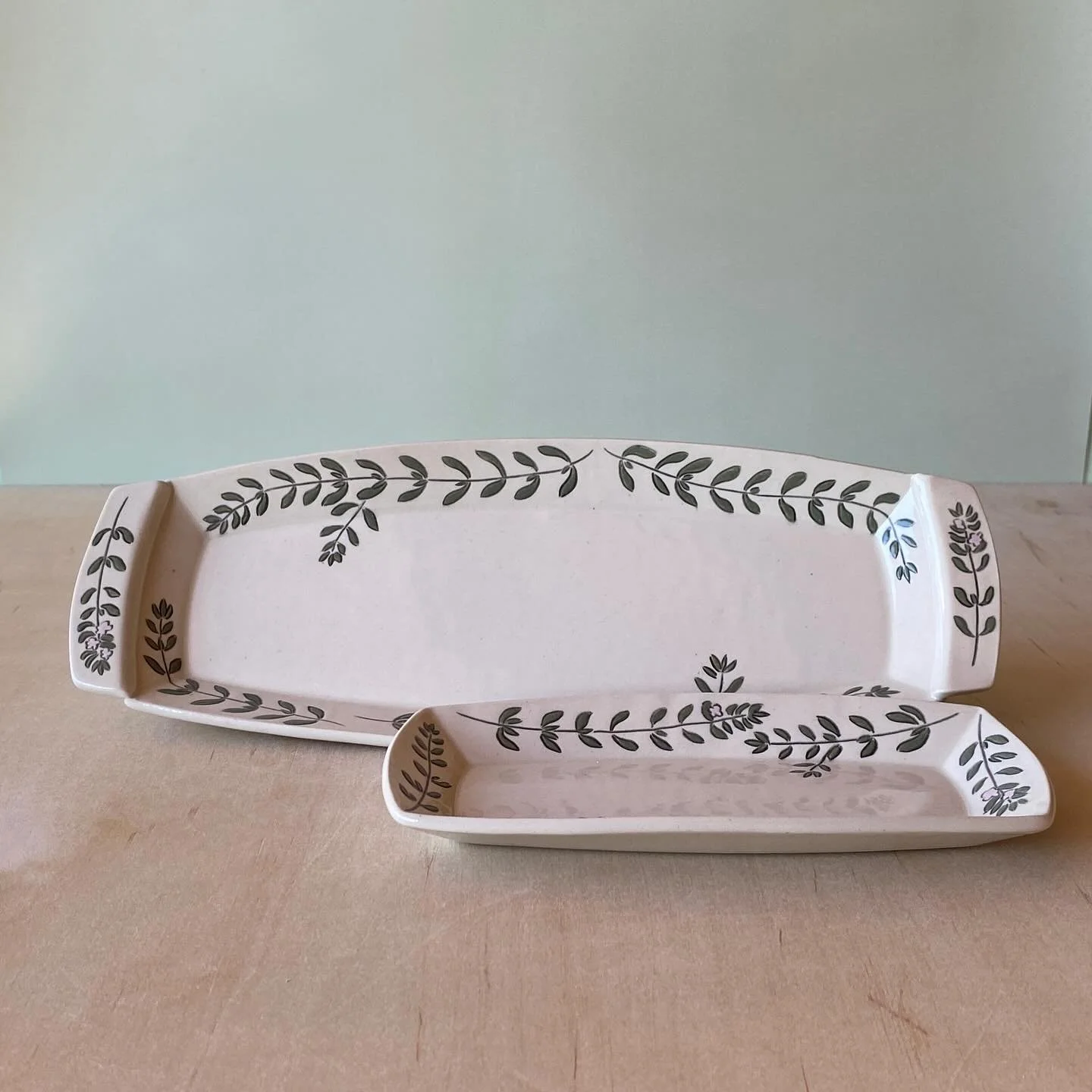 Thyme dishes ready for @tennesseecraft fall fair next weekend. 💚 
.
.
.
.
.
.
.
.
.
.
#slabpottery #handmadepottery #ceramics #ceramicsofinstagram #handmade #pottery #functionalart