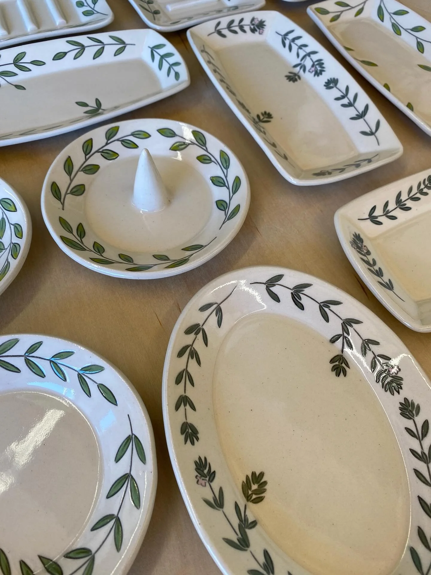 I&rsquo;m bringing some lovely little dishes with me to @craftybastards this Saturday and Sunday. 
I hope to see you there! 
.
.
.
.
.
.
.
.
#ceramicsofinstagram #ceramics #pottery #handmade #handmadepottery #handmadeceramics #functionalart