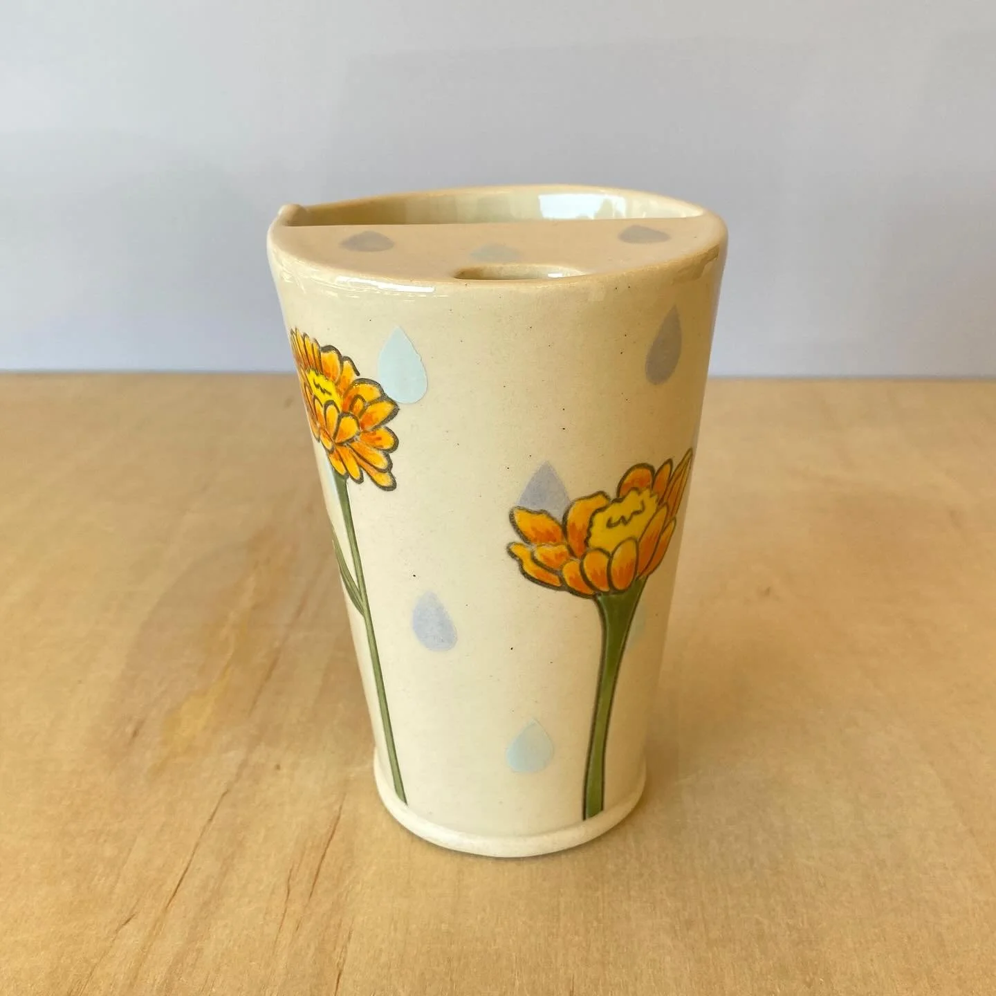 As I promised a couple customers recently, I&rsquo;ll have a small batch of to-go cups ready for you this weekend! 
These are a fun challenge to make and they fit perfectly in my car cup holder. 
I have a nice little mix of zinnia, echinacea, and of 