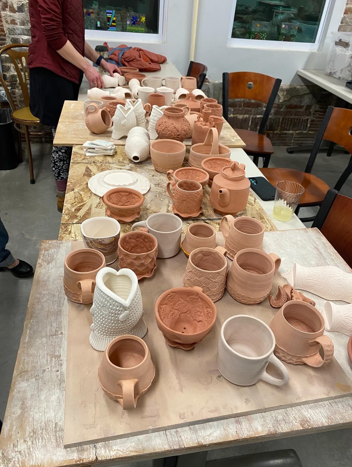 I had a wonderful time with these ladies @workshopstpete a few days ago. Can&rsquo;t wait for the next one! 
.
.
.
.
.
#ceramicresidency #clay #womeninclay #ceramics #ceramicsofinstagram
