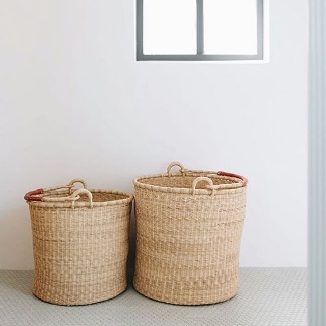 All the baskets to hold all the things. Laundry, toys, those 14 extra paper towel rolls after going to Costco! These ones from @connectedgoods are perfection 👌🏻