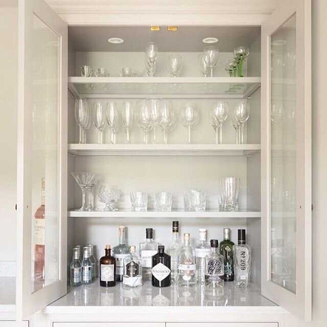 Cheers to the end of the week, but even more than that... cheers to the end of January! Whew, that was a long one. We made it! 🥂// cheeriest cabinet by @humphreymunson