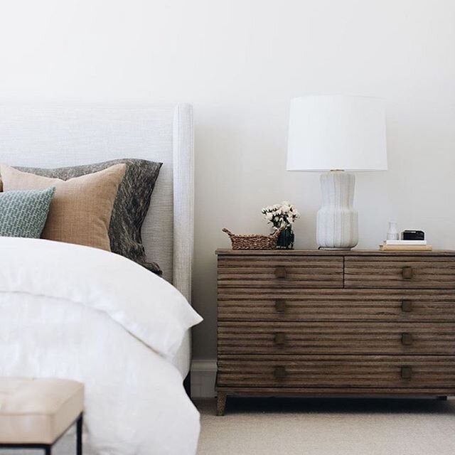 A nightstand with drawers is like a dress with pockets, a good thing made even better. Anyone else keep all the books and all the chapsticks within arms reach?! 🙋🏼&zwj;♀️ Drawers keep those things stored right where we need them while keeping the s