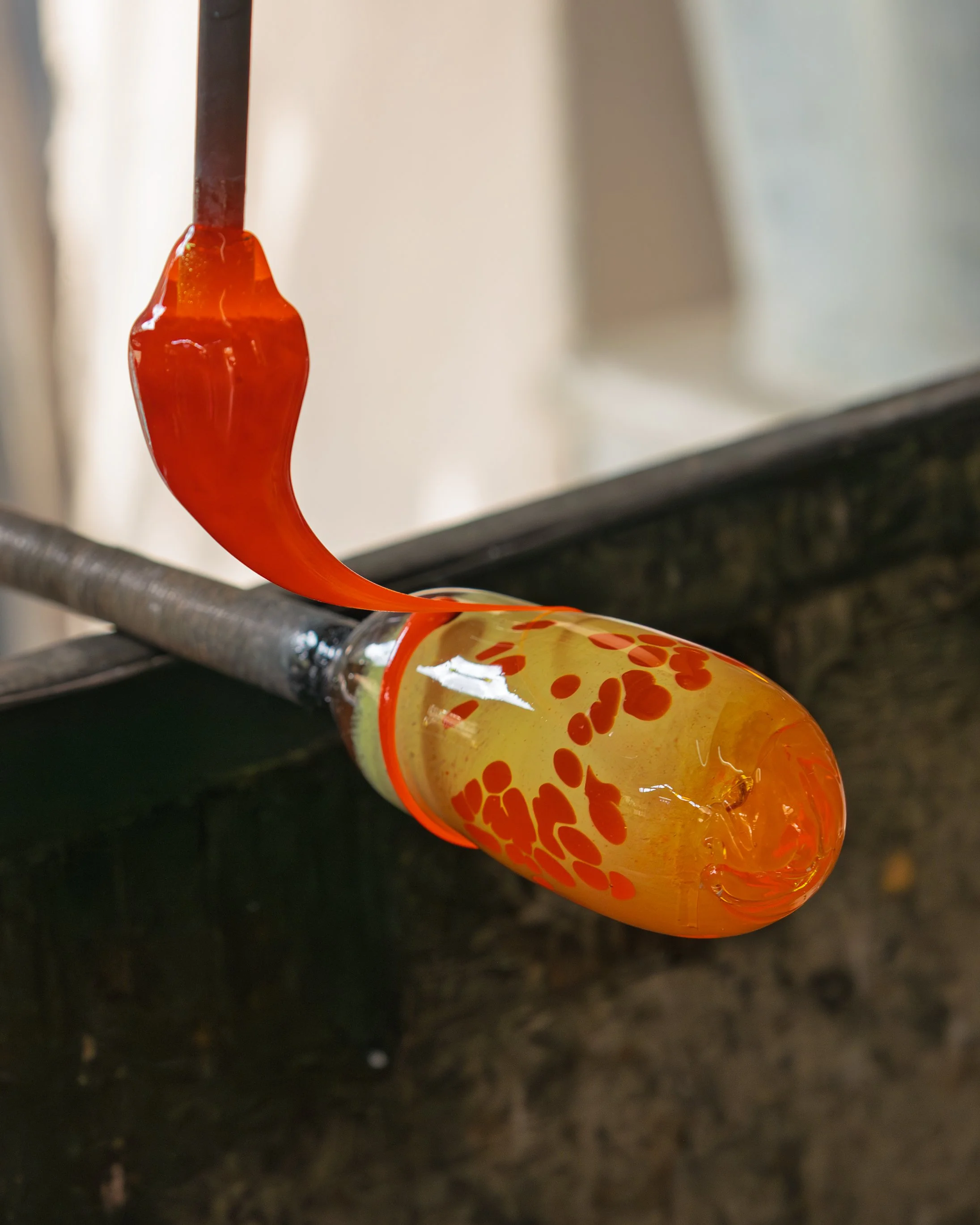 CloseUpGlassMoulding.jpg