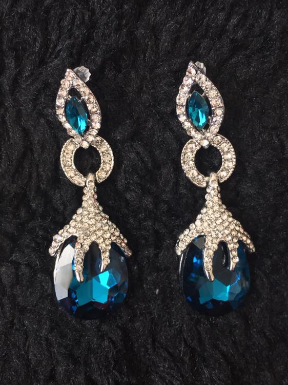 EARRINGS 25